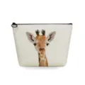 Gros plan de la jolie trousse de toilette girafe avec tissu texturé et fermeture éclair. - Imprimé Girafe (sn2763)