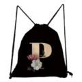 Schwarzer Kordelzug-Rucksack aus Canvas mit stilvollem goldenen Buchstaben P und Blumen. - Buchstabe P Blumenmuster Stil (sk3257)
