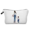 Detailaufnahme einer tragbaren Kosmetiktasche aus Canvas mit einem niedlichen Mutter-Sohn-Motiv. - Mutter eines Prinzen (hz3041)