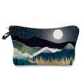 Vue détaillée de la trousse de toilette avec paysage nocturne étoilé et fermeture éclair solide. - Style Imprimé Paysage (hz3120)