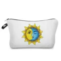 Detailansicht der tragbaren Kosmetiktasche mit künstlerischem Sonnengesicht Motiv. - Sonne Mond Boho (hz3538)