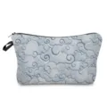 Vista dettagliata della borsa cosmetica con cerniera portatile con classico motivo a nuvola blu. - Motivo di Nuvole (hz2661)