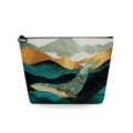 Detailopname van de cosmetische tas met een prachtig artistiek berg- en walvisprintontwerp. - Landschap Walvis Artistieke Stijl (sn3100)