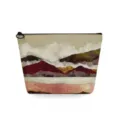 Detail van het make-up tasje met abstract landschap print en artistieke bergen details. - Blauw Goud Modern Abstract Landschap Stijl (sn3101)