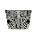 Detalle de bolsa de maquillaje con patrón de cebra blanco y negro, estuche de tela. - Estampado de cebra en blanco y negro (sn2700)