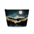 Gedetailleerd overzicht van het make-up tasje met nachtlandschap print voor dagelijks gebruik. - Nachthemel bos landschapsstijl (sn3119)
