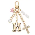 Portachiavi con lettera H in lega dorata con croce in strass, perle e ciondoli per donne. - Lettera N