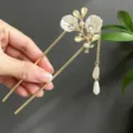 Elegant Chinese hair stick with white flower petals and long tassel hanging - U-Shaped Hairpin White Flower Rhinestone Tassel Style (2858)