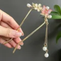 Elegant Chinese style gold hair fork featuring resin butterfly flower and pearl tassel - U-Shaped Hairpin Butterfly Flower Artificial Pearl Tassel Style (2859)