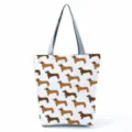 Primo piano sul dettaglio del motivo stampato di cane bassotto carino su borsa casual - Stampa All-over Bassotto Cartoon (hl3449)