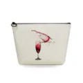 Vista de primer plano detallada del estampado de copa de vino en el estuche de maquillaje. - Copa de Vino y Vino Salpicando / 7.0