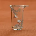 Pichet à thé en verre avec motif de pin et grue, accessoire élégant pour la cérémonie. - Série Pin et Grue - Verseuse Gongdao Yuan Yue