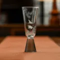 Grand verre a pied style chinois pin et grue tasse a thé résistante a la chaleur tasse - Série Pin vert et grue blanche - Tasse de thé haute avec pied en cendre Liuming