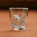 Tasse à thé en verre avec peinture traditionnelle de grue et de rocher, idéale pour le bureau. - Série pin et grue - Tasse de dégustation Wuyou
