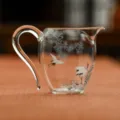 Pichet à thé en verre transparent tasse d'équité avec motif traditionnel de pin et grue - Série Pin vert et grue blanche - Pichet à thé Caotang