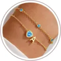 Bracciale a doppio strato placcato in oro con cuore in zircone blu e ciondolo con lettera. - Stile Cuore Marzo A / Oro