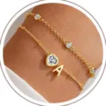 Bracciale a doppio strato d'oro con zircone a cuore e ciondolo con lettera A da donna - Stile Cuore Aprile A / Oro