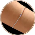 Délicat bracelet de tennis argenté avec une magnifique pierre de naissance violette. - Février - couleur acier