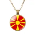 Vintage bronskleurige ketting met Noord-Macedonië vlag hanger, modieuze legering sieraden. - Noord-Macedonië Nationale Vlag Stijl (样式92)