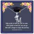 Collier lettre M de remise de diplôme avec pendentif strass et chapeau, bijoux en acier. - Style Lettre M (Avec Carte) / Acier