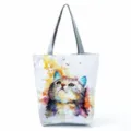Vue détaillée du sac cabas avec imprimé chat aquarelle, couleurs vives et poignées solides. - Imprimé Illustration Chat Aquarelle Fond Blanc (hl6187)