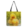 Detailaufnahme mit dem süßen gelben Enten-Muster auf der hochwertigen Stofftasche. - 40x38cm / Im Wasser Spielende Illustration (hmk0358)