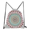 Gedetailleerd uitzicht op de lichte mandala bedrukte tas met trekkoord klassiek ontwerp. - Bloemen Stijl 1 (sk3081)