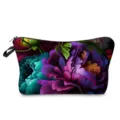 Vue détaillée de la trousse de maquillage à motif floral sombre, pivoines et fermeture éclair. - Style hz9700