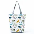 Primo piano della borsa tote in tela con stampa di dinosauro e manici grigi resistenti. - Dino e Pianta (hl5323)