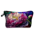 Gros plan détaillé de la trousse de maquillage imprimée pivoine sombre pour les voyages. - Style hz9701