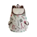 Mochila de lona con estampado médico, detalles marrones y prácticos bolsillos útiles. - Sj4536