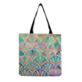 Vista ravvicinata dettagliata della texture in tela della borsa shopper con motivo floreale. - Stampa Floreale (hm7111)