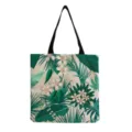 Vista dettagliata della borsa tote in tela con una vivace stampa floreale e fogliame tropicale. - Stampa Floreale Foresta Pluviale (hm7127)