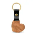 Houten sleutelhanger in hartvorm met zwart lederen bandje en goudkleurige ring hoofdaanzicht - Hart Sleutelhanger / Goud