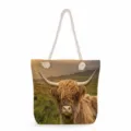 Vista ravvicinata della borsa in tela con stampa di mucca delle Highland e manici spessi. - Stile Primo Piano Mucca delle Highlands (msj0503)
