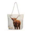 Vista dettagliata di una borsa tote in tela con stampa di mucche delle Highland e manici in corda spessa. - Stampa Realistica Mucca delle Highlands (msj0504)