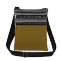 Gedetailleerd overzicht van de stijlvolle crossbody tas met zwart-witte strepen en dubbele rits. - Z/W Geometrische Olijf Stijl (xk3674)