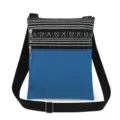 Gedetailleerd overzicht van de casual schoudertas met geometrisch patroon en blauw vak. - Z/W Geometrische Lichtblauwe Stijl (xk3680)