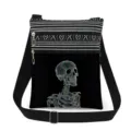 Dettaglio della borsa a tracolla nera con motivo a righe e stampa teschio colorato. - Stile Teschio Contorno Colorato (xkk2445)