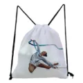 Vista dettagliata della borsa a zainetto bianca con stampa ginnastica e lacci neri. - Motivo Acquerello Ginnastica (sk5487)