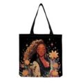 Détail de sac cabas en toile noire avec impression de femme artistique et fleurs. - Style de Ciel Étoilé Floral Noir (hmk3505)