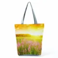 Vue détaillée du sac cabas élégant avec imprimé paysager floral et anses grises solides. - Style Champ de Fleurs au Coucher du Soleil (hl11992)