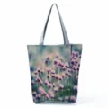 Vue détail d'un sac cabas à imprimé floral élégant et grand espace de rangement. - Style Champ de Lavande (hl11995)