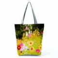 Vue détaillée du sac cabas en toile à imprimé floral grande capacité avec bretelles grises. - Style Botanique Coloré (hl11997)