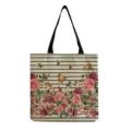 Nahaufnahme des Stoffes und Musters der Vintage Blumen Schmetterling Segeltuchtasche. - Hm1548f