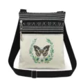 Vista detallada del bolso cruzado ligero con doble cremallera y estampado de mariposa. - Estilo Estampado Corona Floral Mariposa Acuarela (xk1276e)