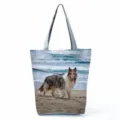 Dettaglio della borsa shopper in tela con stampa di cane, grande capacità per acquisti. - Stampa Pastore sulla Spiaggia (hl3804)