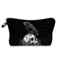 Borsa cosmetica nera con stampa gotica di corvo e teschio sotto la pioggia, chiusura zip. - Corvo e Teschio (hzk2459)