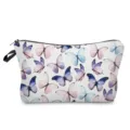 Detailaufnahme des Aquarell Schmetterling Druckmusters auf Stoff Kosmetiktasche Reißverschluss. - Weißer Hintergrund Blau Rosa Violett Schmetterling Druck(hzk2714)