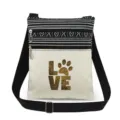 Détail de sac bandoulière en toile montrant l'imprimé patte et double fermeture éclair. - Style Amour Patte de Chat (xk4388)